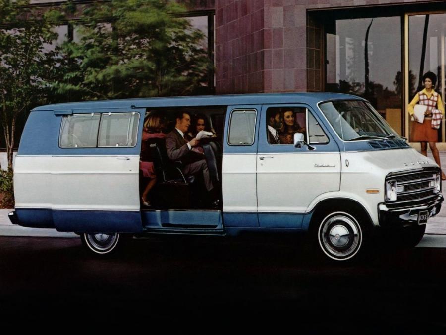  Dodge Sportsman Maxiwagon 1977 года  (фото 1 из 1)